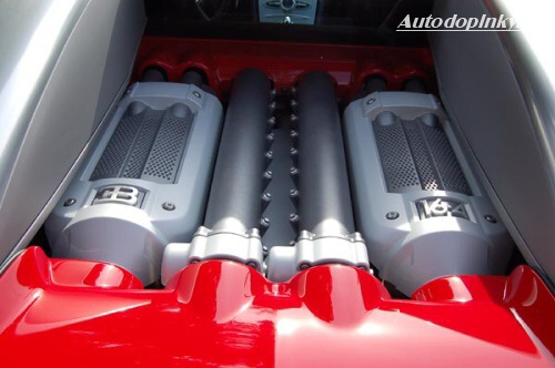 Bugatti Veyron v červené