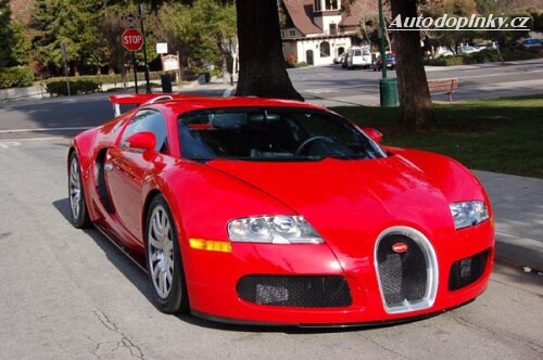 Bugatti Veyron v červené