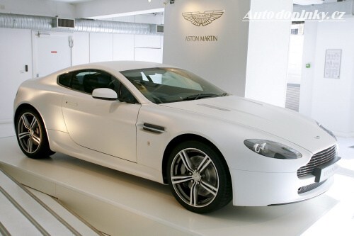 Aston Martin v čisté barvě