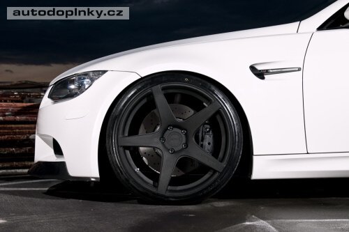 BMW M3 kup� od AVUSe