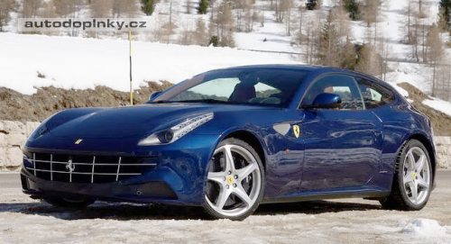 Jakou barvu Ferrari FF?