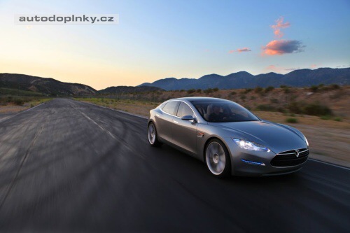 Tesla S proti Roadsteru