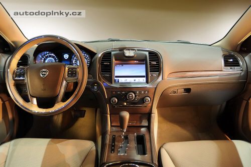 Design�r Ferrari jde na pomoc Chrysleru a Lancii