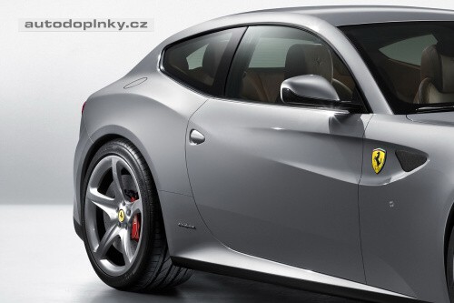 Nov� fotografie Ferrari FF