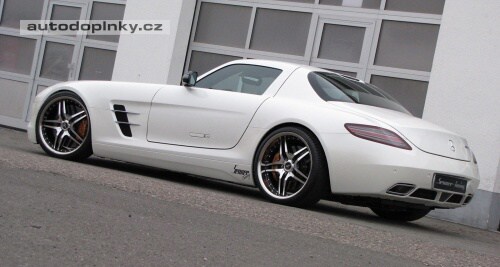 Senner se pustil do SLS AMG