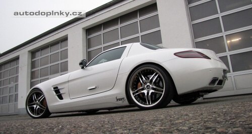 Senner se pustil do SLS AMG