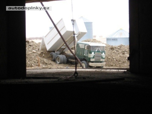 Kana�an 15 let vyv�� sklep d�lkov� ovl�dan�mi auty