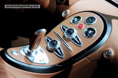Trio nov�ch Veyron� v Dubaji