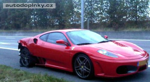 F430 - praskl� pneu ve 190km/h