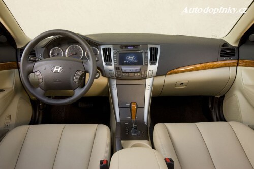 Hyundai Sonata v nov�m