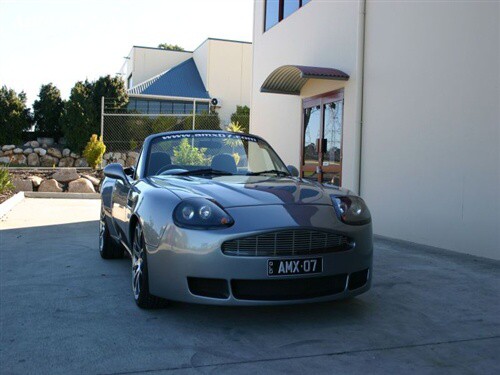 MX5 m��e b�t Aston Martinem