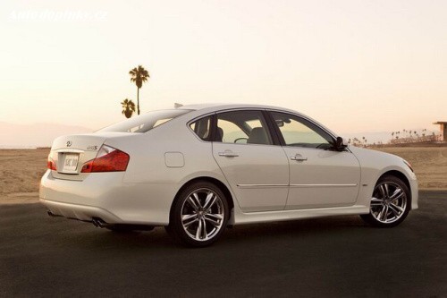 Infiniti M45 v nov�m