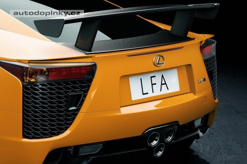 Lexus LFA s bal��kem N�rburgring