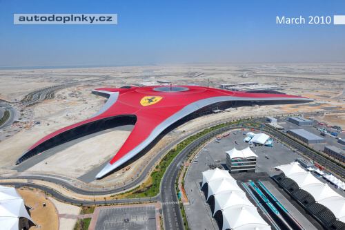 Ferrari World u� v ��jnu