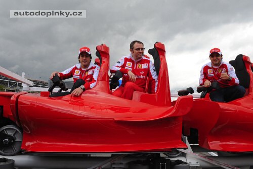 Ferrari World u� v ��jnu