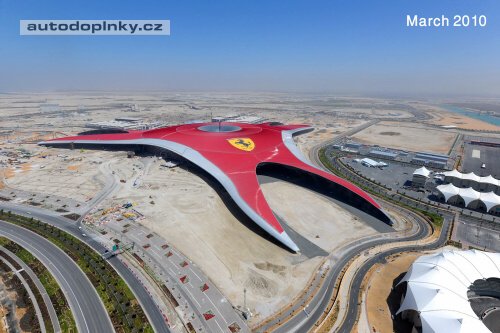 Ferrari World otev�r� za 100 dn�