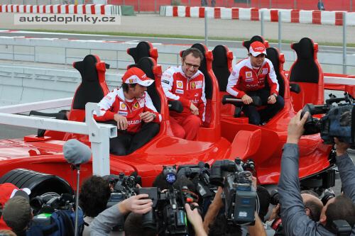 Ferrari World otev�r� za 100 dn�