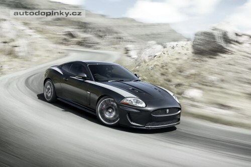 Jaguar slav� modelem XKR 75