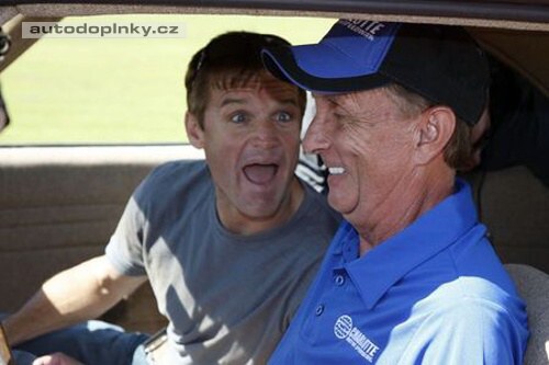 Slep� mu� jede Nascar