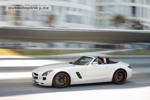 SLS AMG bez st�echy ofici�ln�