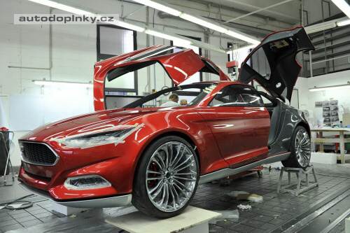 Ford p�ekvapuje konceptem Evos 