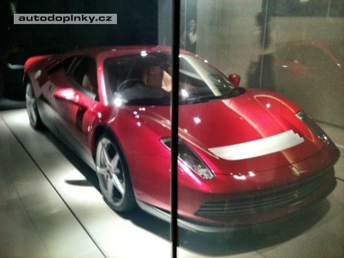 Po stop�ch Ferrari SP12