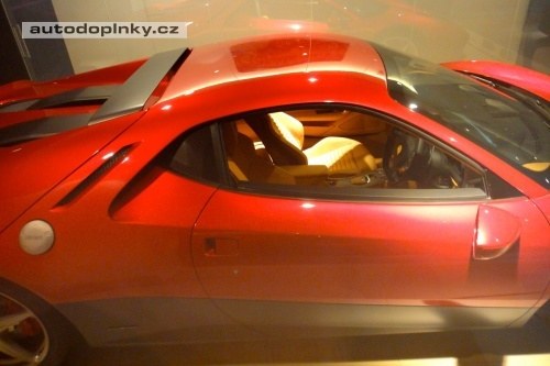 Po stop�ch Ferrari SP12