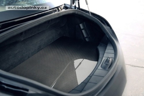 Temn� SLS AMG od Kicherera