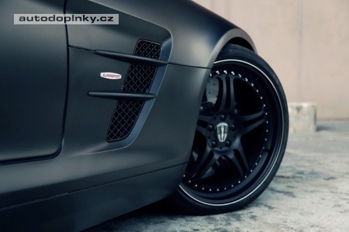 Temn� SLS AMG od Kicherera