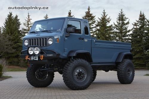 Jeep chyst� �est velikono�n�ch model�