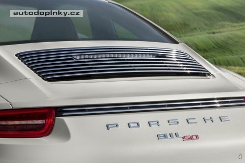 Porsche slav� pades�tiny modelu 911
