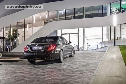 Mercedes S 65 AMG � V12 621 kon�