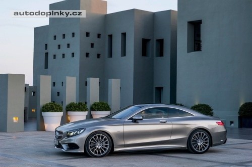 Mercedes t��dy S Coup� boduje