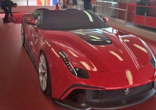 LaFerrari s v�hledem na hv�zdy