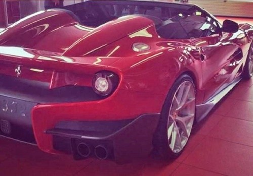 LaFerrari s v�hledem na hv�zdy