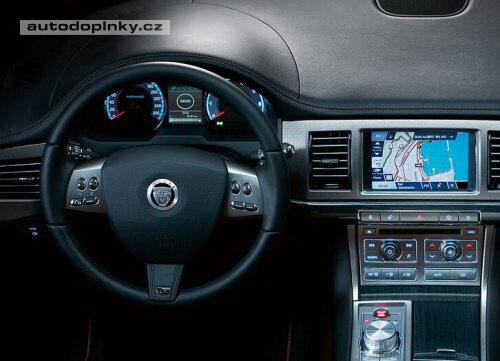 Jaguar p�edstavuje XFR