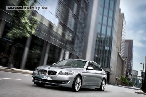 Nov� BMW 5 jde do boje
