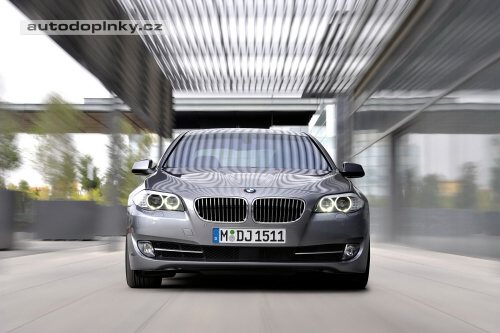 Nov� BMW 5 jde do boje