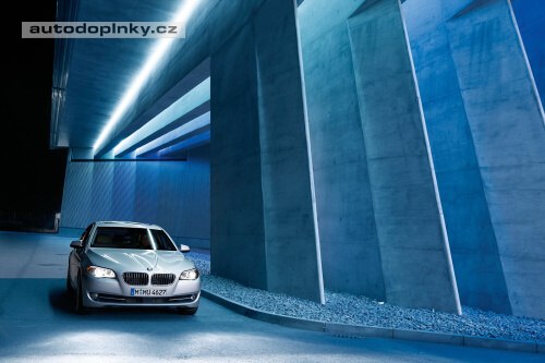 Nov� BMW 5 jde do boje
