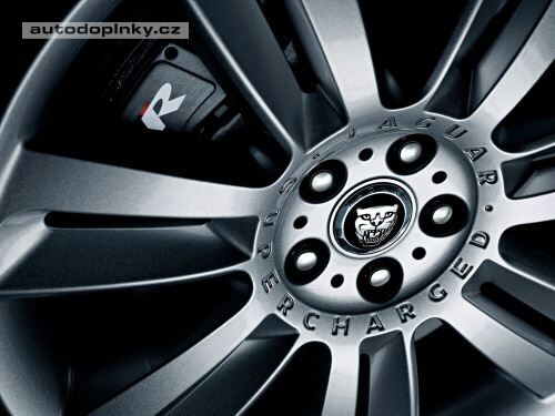 Jaguar představuje XFR