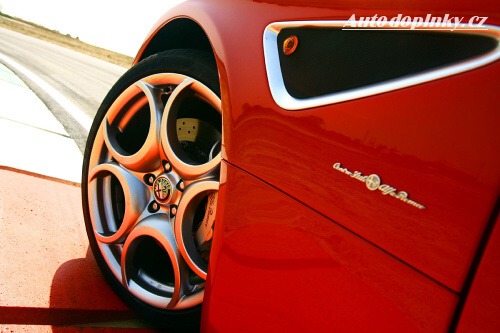 Příští 8C na podvozku Ferrari