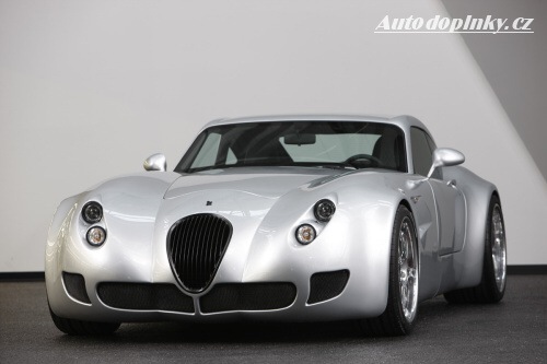 Wiesmann s desetiválcem M5