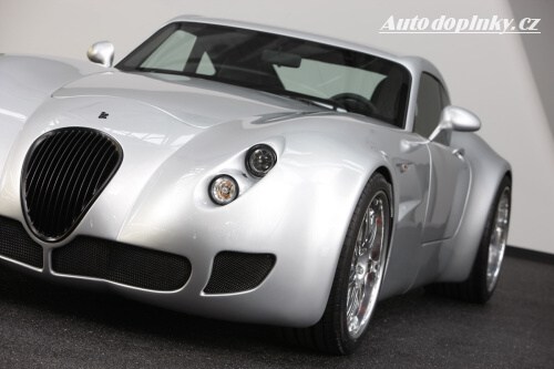Wiesmann s desetiválcem M5