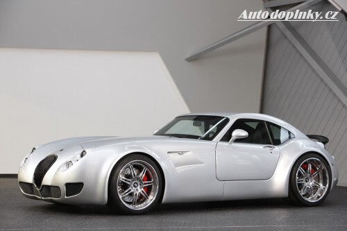 Wiesmann s desetiválcem M5