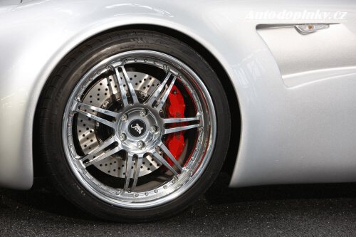 Wiesmann s desetiválcem M5