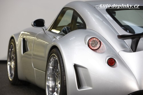 Wiesmann s desetiválcem M5