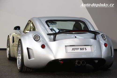 Wiesmann s desetiválcem M5