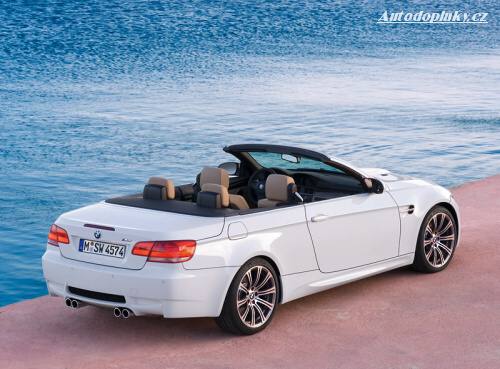 BMW M3 shodilo střechu