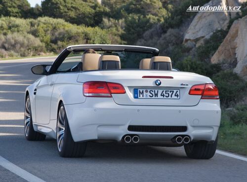 BMW M3 shodilo střechu