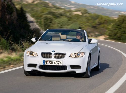 BMW M3 shodilo střechu